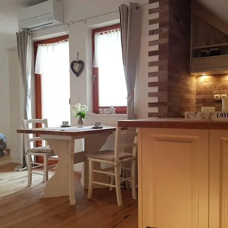 Castle View Nest Apartment